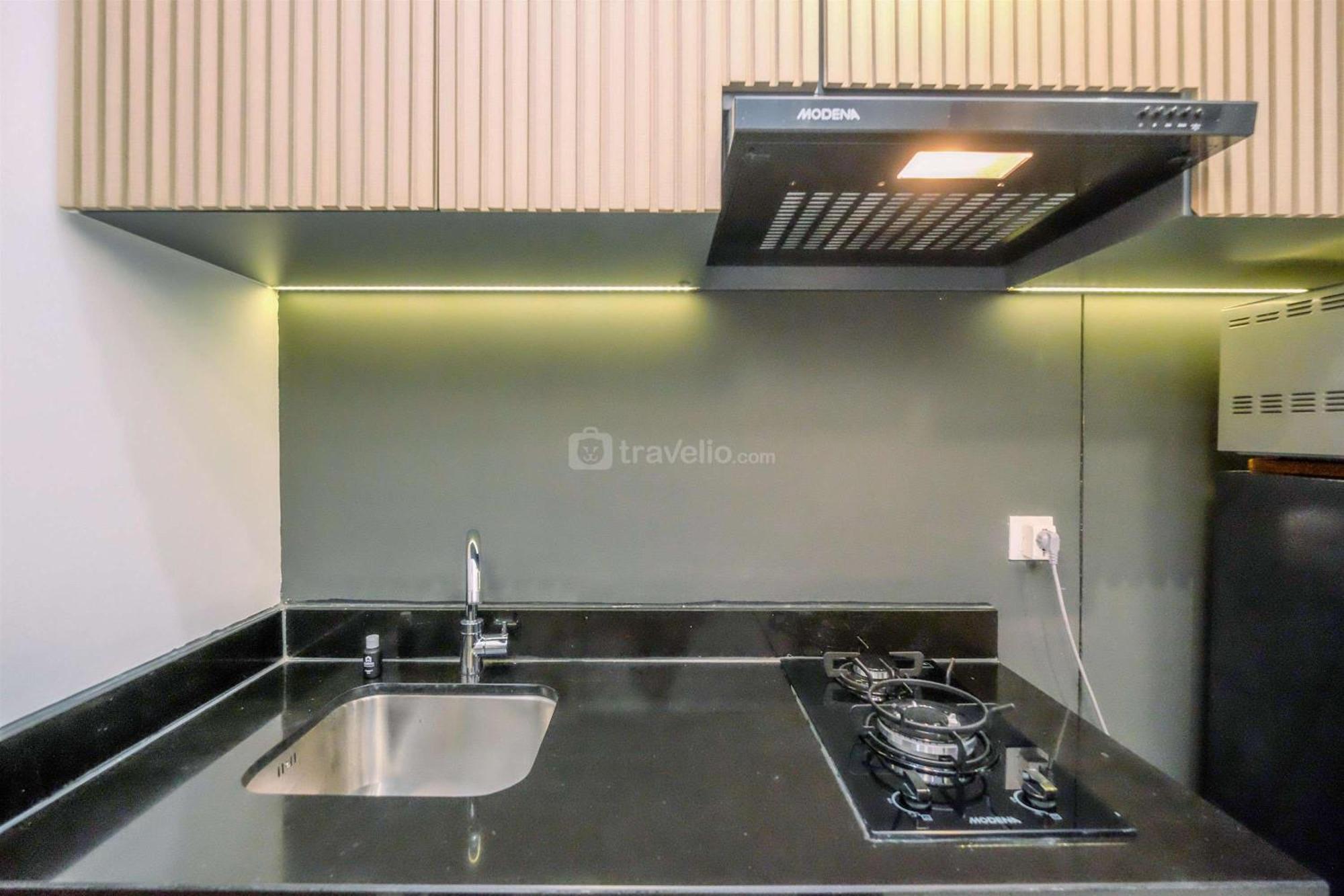 Appartement Minimalist And Comfy Ciputra World 2 By Travelio